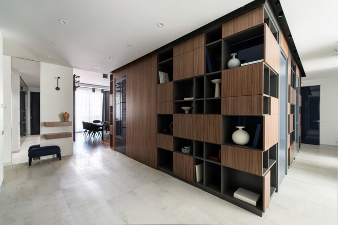 guarda-roupa modular no interior do corredor