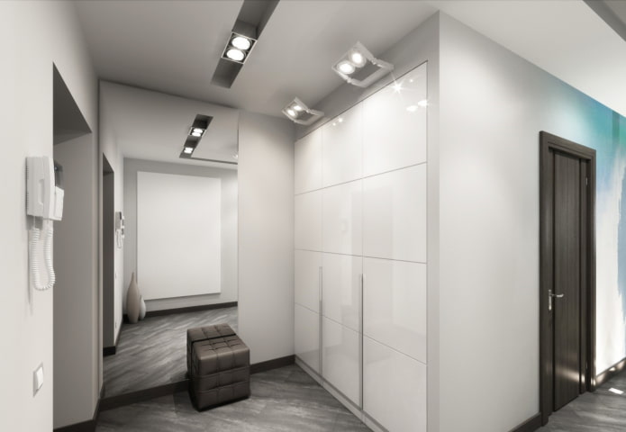 guarda-roupa no interior do corredor no estilo minimalista