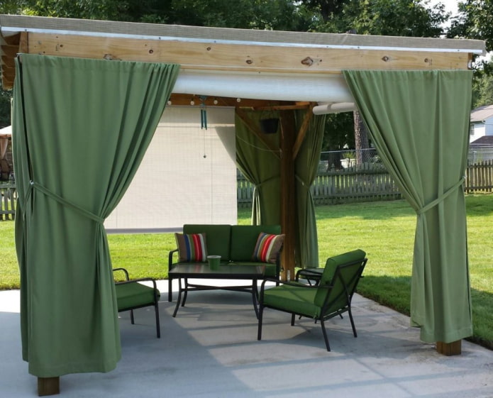 terraço decorado com cortinas de tecido Oxford