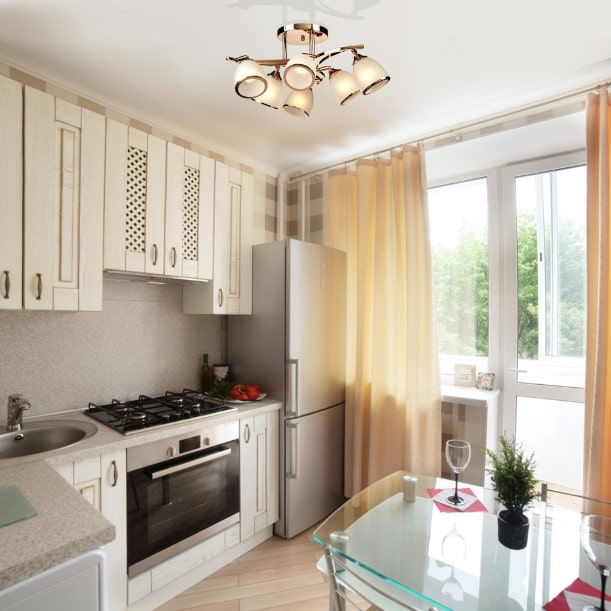 cozinha pequena com cortinas até o chão