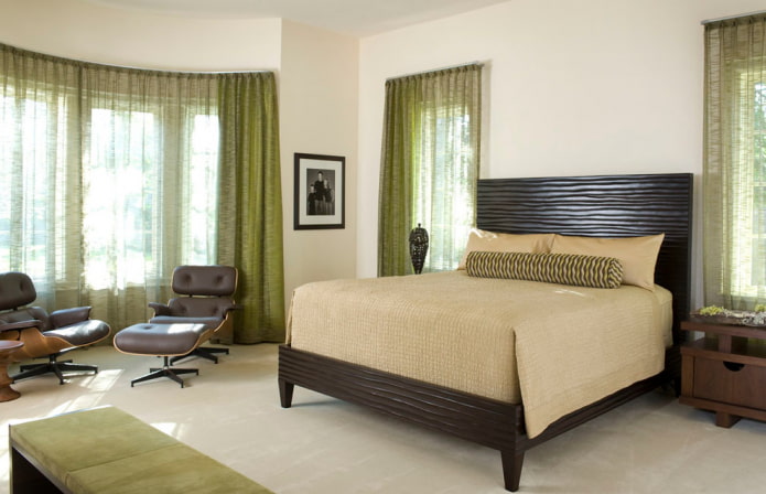 Cortinas verdes no quarto