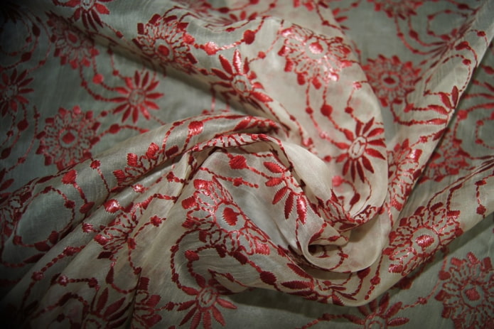 organza com bordado
