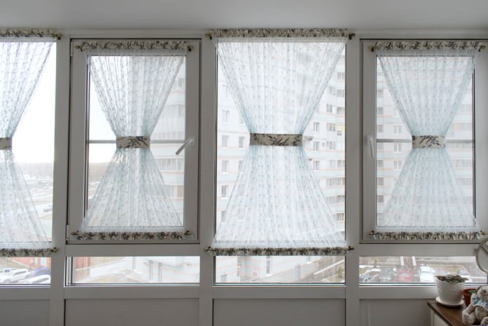cortinas de ampulheta na loggia