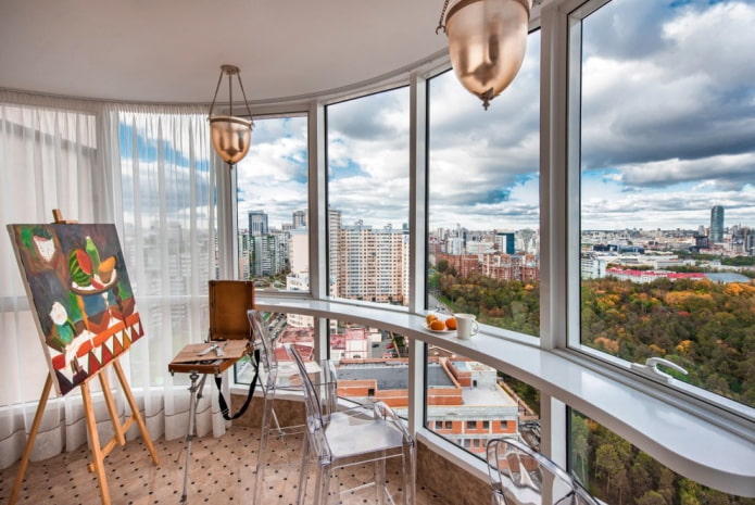 cortinas em uma galeria semicircular