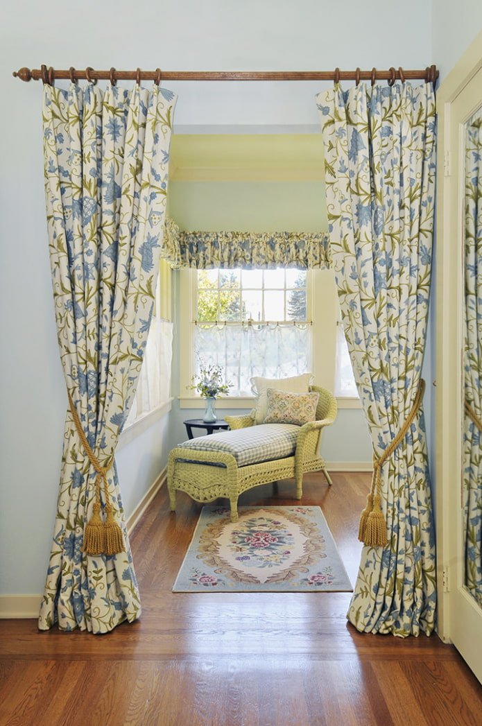 cortinas na porta em estilo campestre