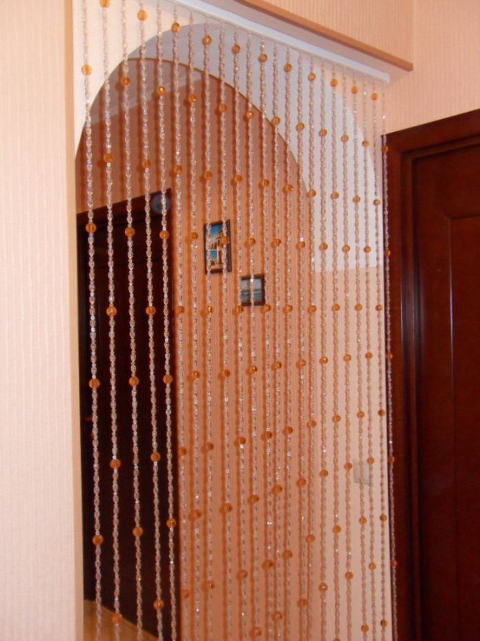 cortinas pingentes em a porta