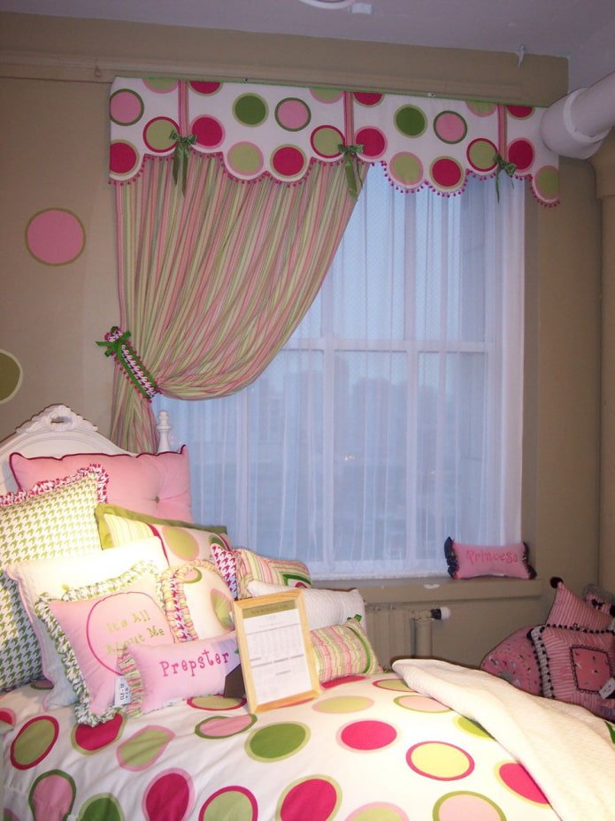 cortina para quarto infantil com lambrequim