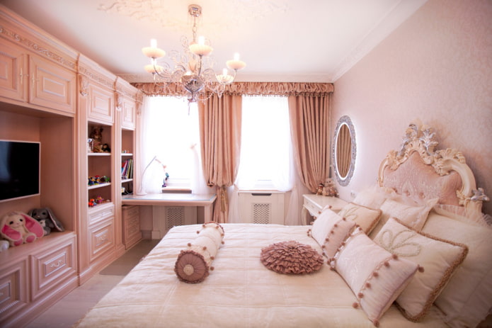 puffs lambrequim no interior do quarto