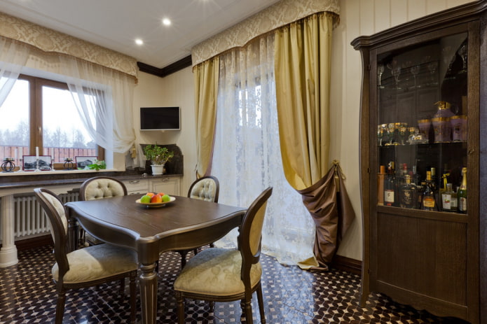 lambrequins combinados com cortinas e tule
