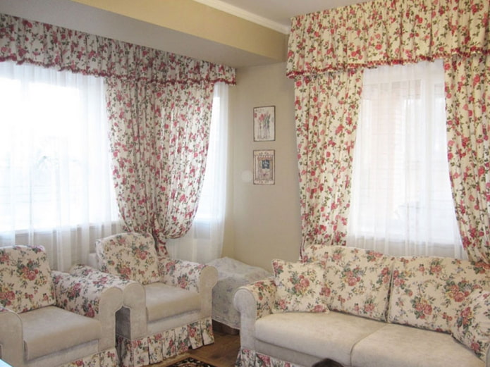 cortinas com lambrequins no estilo provençal