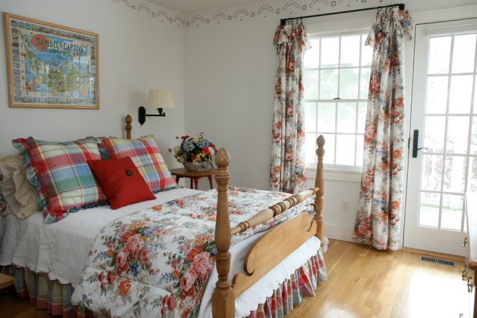 cortinas com estampa floral no quarto