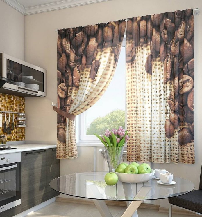cortinas com grãos de café na cozinha