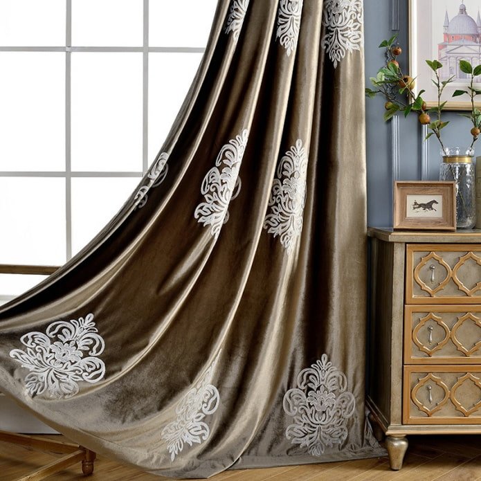 cortinas de veludo com padrões