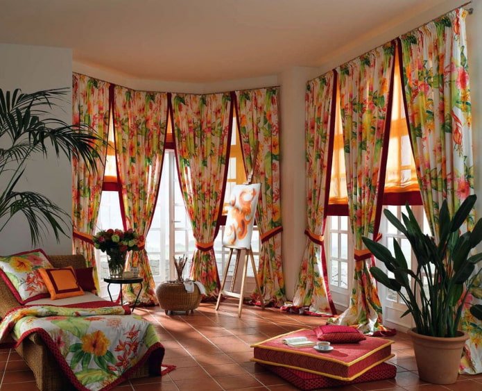 cortinas com estampa floral em estilo oriental