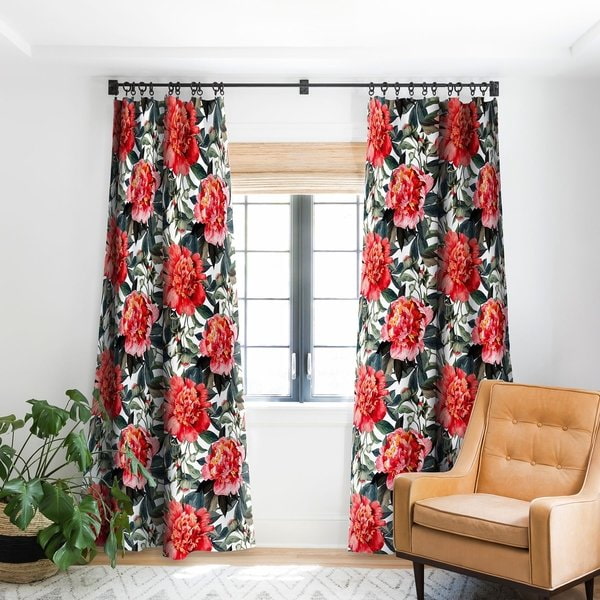 cortinas com estampa floral vermelha