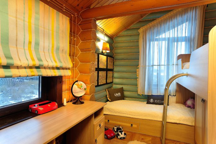 quarto infantil em uma casa de madeira