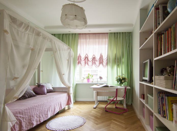 cortinas rosa e verde combinadas no design do quarto de uma menina