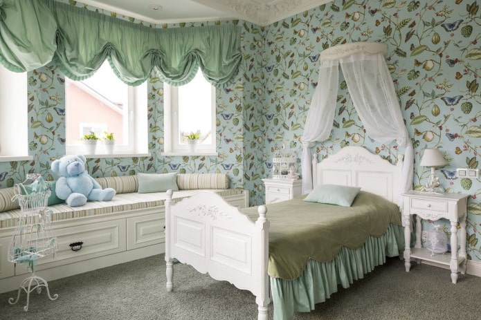 cortinas curtas verdes no quarto de uma menina quarto