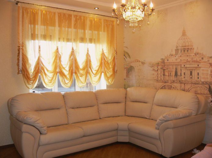 Cortinas curtas na sala de estar
