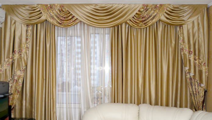 cortinas de cetim dourado