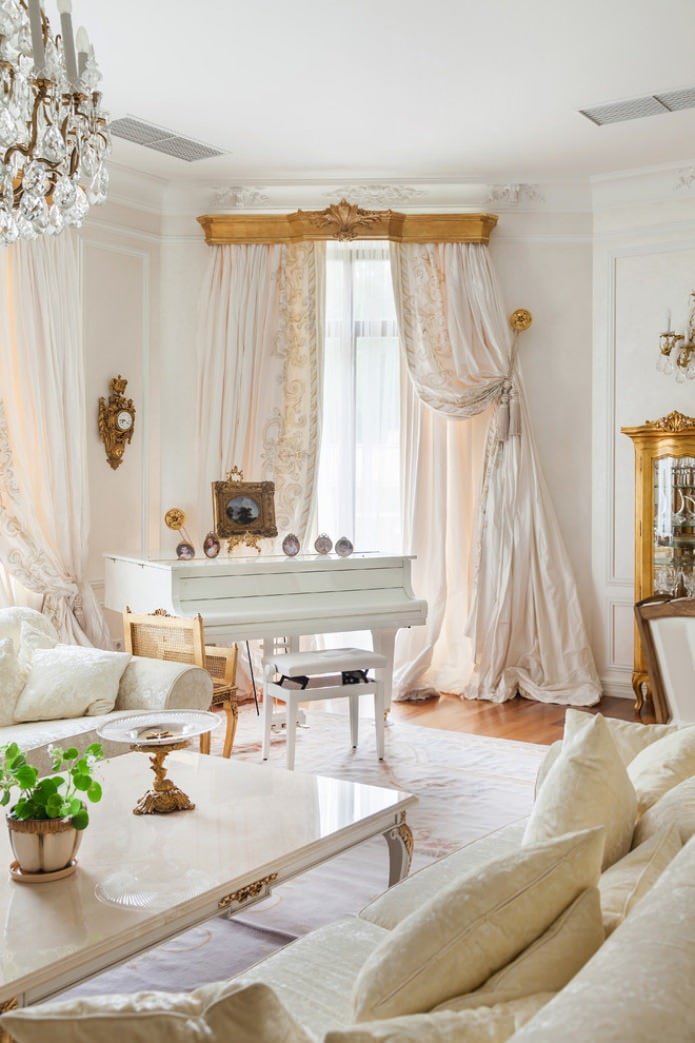 cortinas de estilo clássico na sala de estar