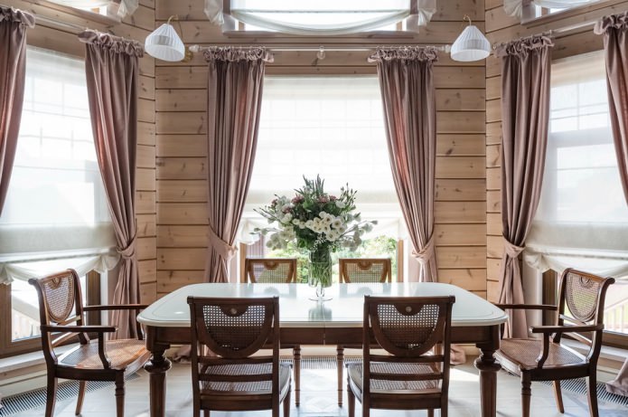 decoração de sala de jantar com cortinas na casa