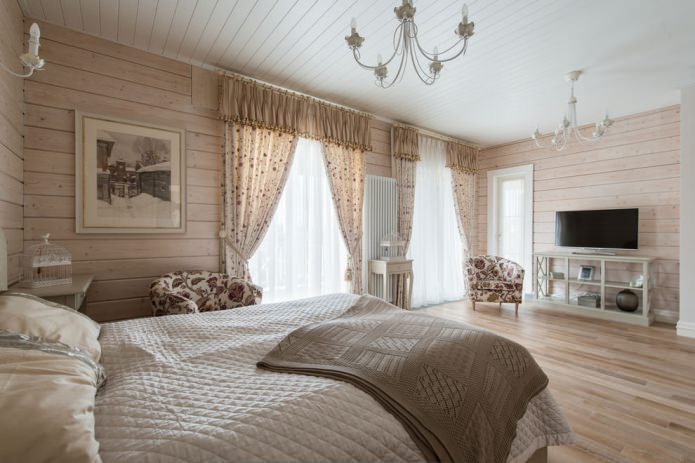 Cortinas com lambrequim no quarto