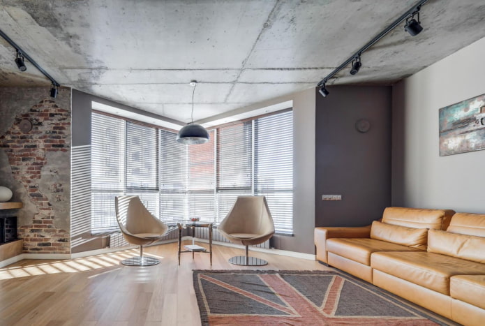 persianas em janelas panorâmicas em estilo loft