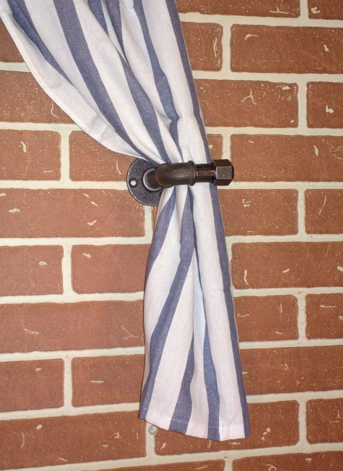 cortinas com suportes no estilo loft