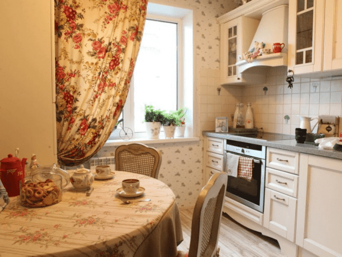 cortinas na cozinha no estilo provençal