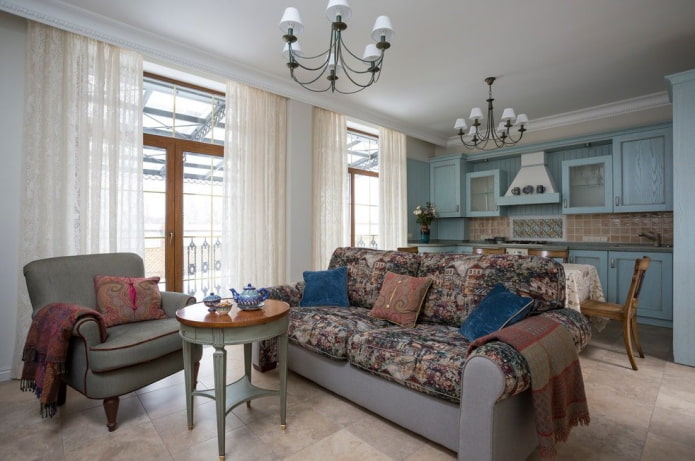 cortinas na sala de estar no estilo provençal