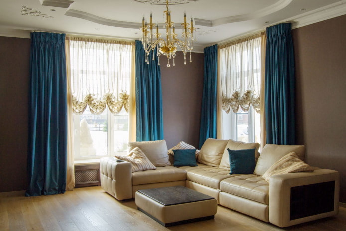 Cortinas austríacas na sala de estar