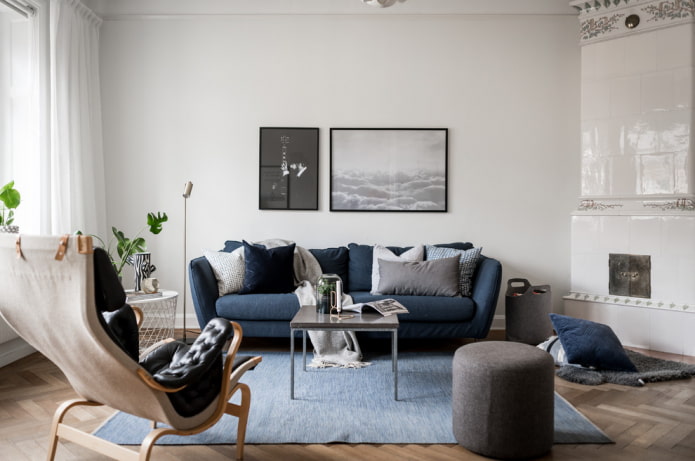 sofá azul em estilo escandinavo