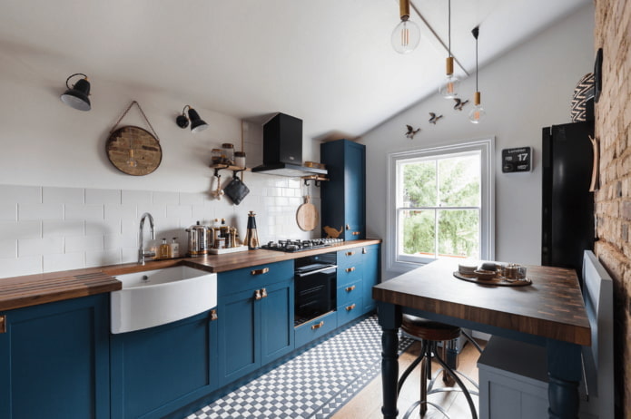 cozinha em tons de azul no estilo escandinavo