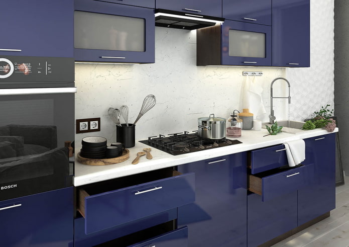 interior da cozinha em tons de azul