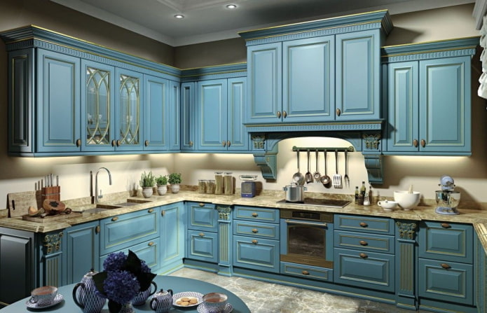 cozinha em tons de azul em estilo clássico