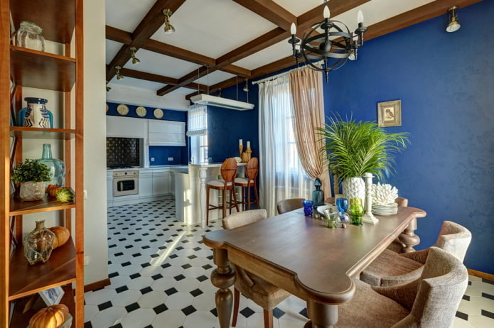 decoração e iluminação no interior da cozinha em tons de azul