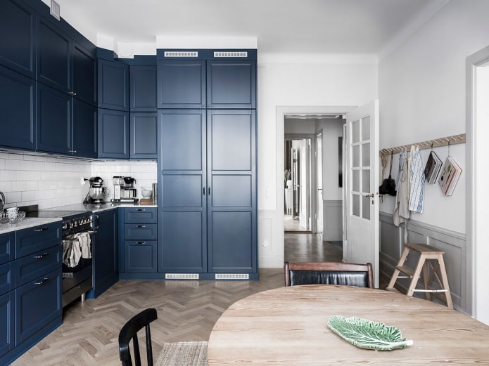 cozinha em tons de azul no estilo escandinavo