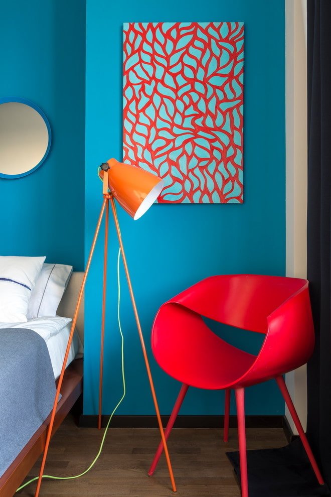 Poltrona vermelha e quadro