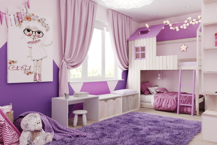 quarto roxo com uma cama de casal