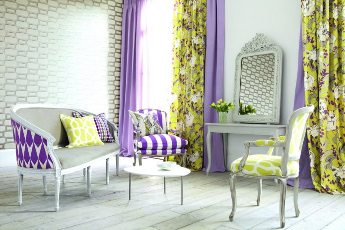 cortinas com uma combinação de lilás e amarelo