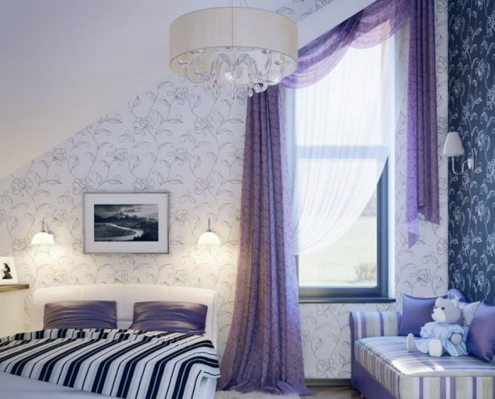 cortinas lilás de diferentes comprimentos