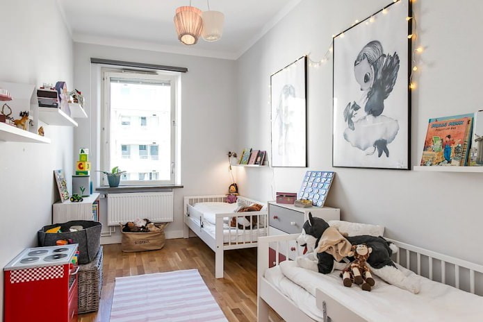 Quarto de bebê escandinavo para duas crianças