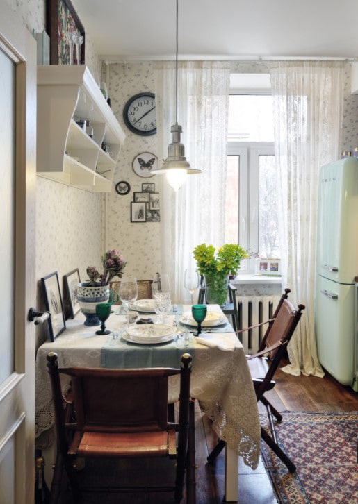 toalha de mesa em estilo soviético