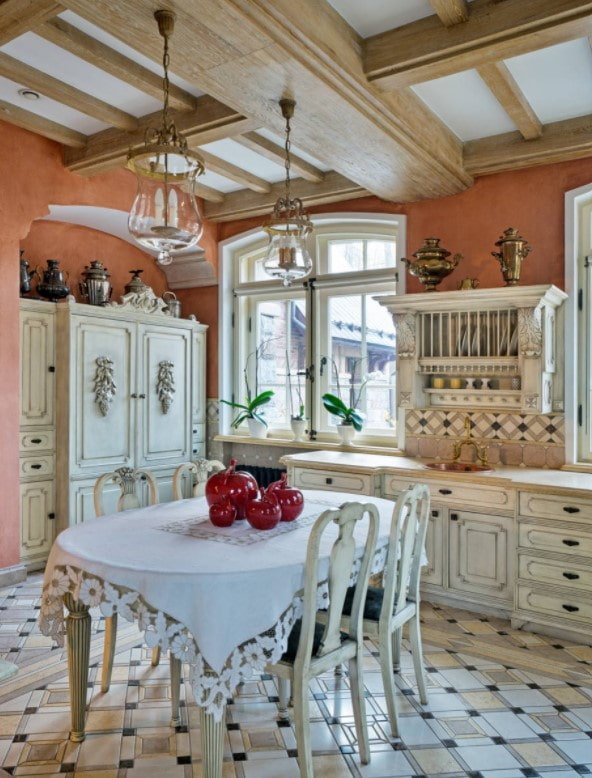 toalha de mesa com babados