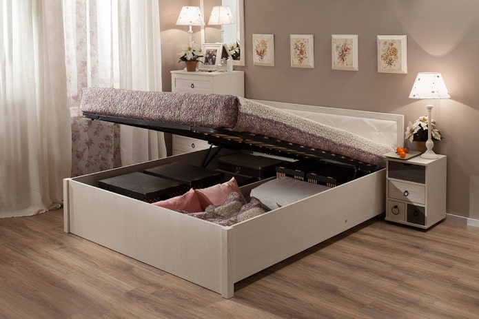 cama com mecanismo de elevação