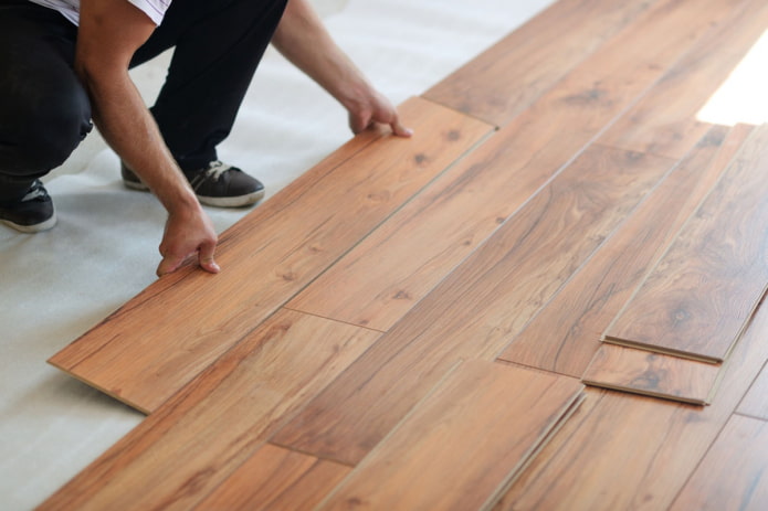 piso laminado sobre concreto
