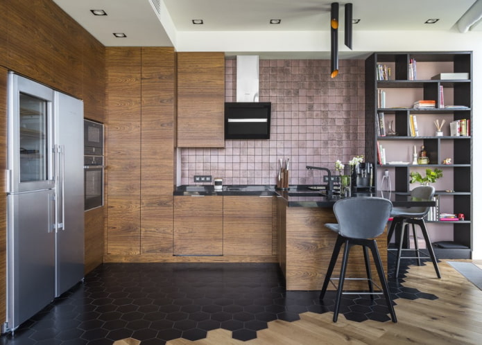 uma combinação de laminado e azulejos no interior da cozinha