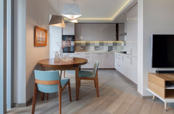 área molhada feita de azulejos e área de jantar feita de laminado