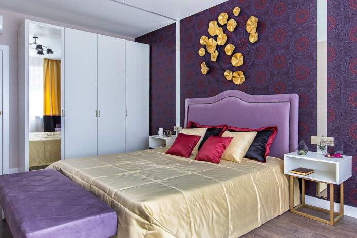 Roxo, bordô e dourado